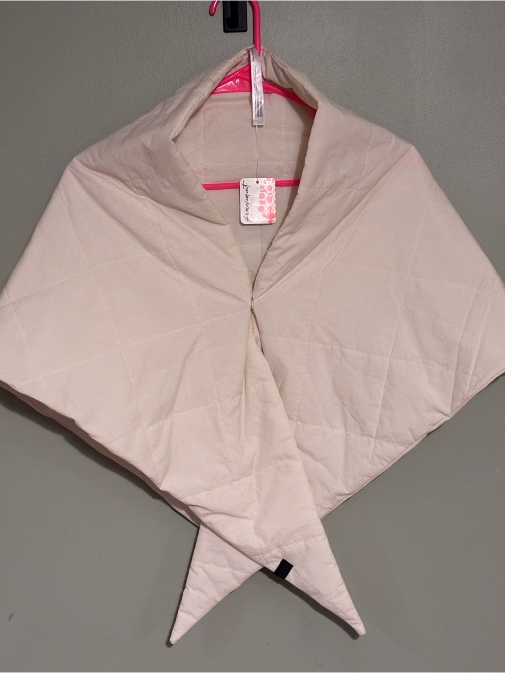 FP Movement Triangle Quilted Puffer Scarf w/FP Big league reversible scarf